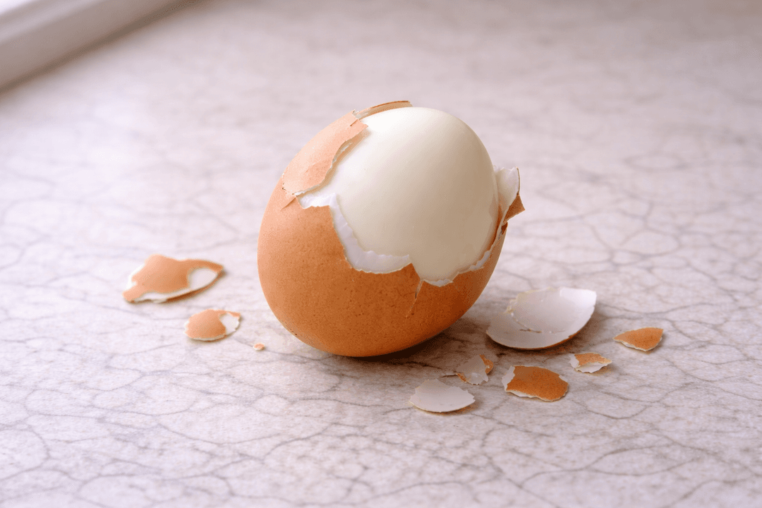How to Peel Hard Boiled Eggs Easily (No Sticking) - The Eggpedia